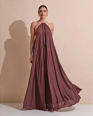 VESTIDO LONGO CREPE DE SEDA FRENTE ÚNICA GOLA C/ ARGOLA METÁLICA COMPRIMENTO PLISSADO MARROM