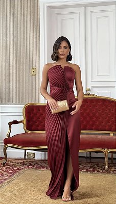 VESTIDO LONGO SEDA TOMARA QUE CAIA METADE PLISSADO METADE LISO FENDA FRENTE MARSALA