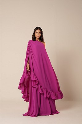 VESTIDO LONGO CHIFFON OMBRO SÓ SOBREPOSTO C/ CAPA C/ BABADOS BARRA FUCSIA