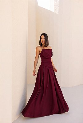 VESTIDO LONGO CHIFFON SEM ALÇA BUSTO CORSET C/ DECOTE CANOA DETALHE DRAPEADO CINTURA  MARSALA
