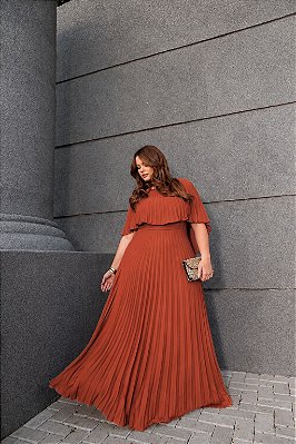 VESTIDO LONGO ALÇA LARGA PLISSADO MANGA CAPA PLISSADA  TERRACOTA