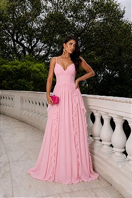 VESTIDO LONGO CHIFFON ALÇA FINA DECOTE V PALA DRAPEADA NO BUSTO COMPRIMENTO PLISSADO C/ BABADOS ROSA BEBÊ