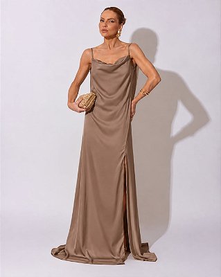VESTIDO LONGO SEDA DECOTE DRAPEADO LISO COSTAS COM CAMADA SOBREPOSTA MOCHA MOUSSE