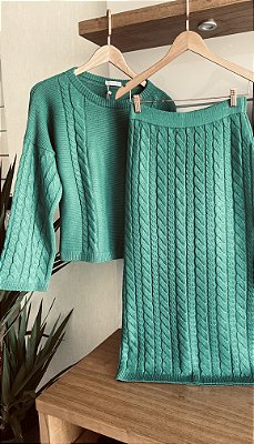 CONJUNTO DE SAIA E BLUSA EM TRICOT