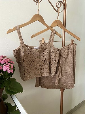 CONJUNTO DE SAÍDA DE PRAIA SAIA E CROPPED EM TRICOT