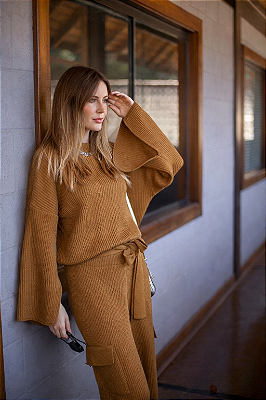 CONJUNTO CALÇA CARGO E BLUSA EM TRICOT