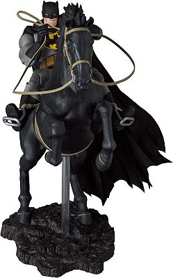 EM BREVE - Batman & Horse Mafex (Dark Knight Returns)