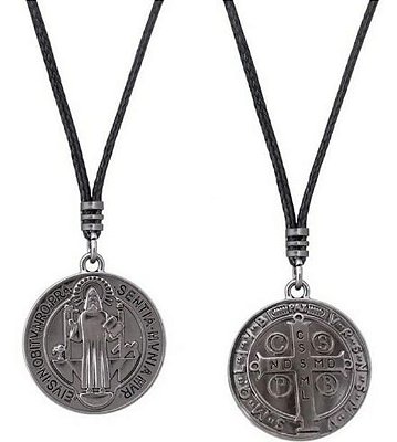 Colar Ajustável Pingente Medalha São Bento Grafite