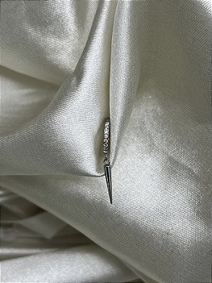Argola com pingente zircônias -Titânio