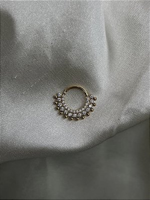 Argola Zircônias e esferas frontal - PVD GOLD Titânio