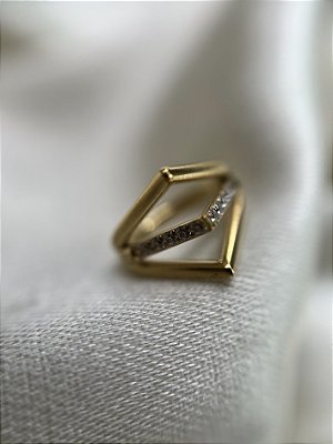 Argola tripla zircônias -Titânio Gold