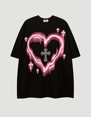 Camiseta Preta Oversized Shock Hearts