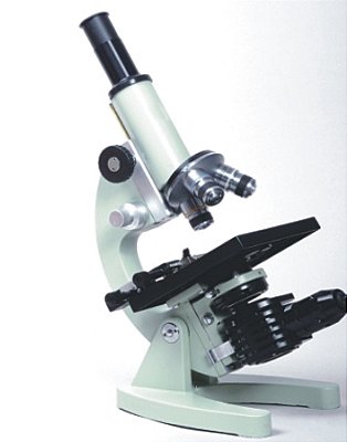 Microscópio Biológico Monocular com Aumento de 50X Até 1600X e Iluminação 15W.