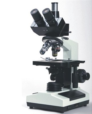 Microscópio Biológico Trinocular com Aumento 40X Até 1600X, Objetivas Acromáticas e Iluminação Led