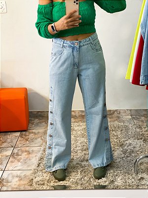 Calça Jeans Feminina Wide Leg com Botões Laterais Clara
