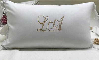 Almofadinha personalizada BRANCA com bordado bege
