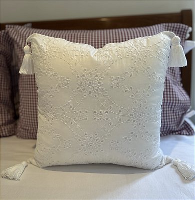 Almofada quadrada em laise branca 100% algodão