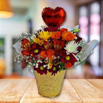 Arranjo Flores Vaso Dourado.  Mix de Flores naturais