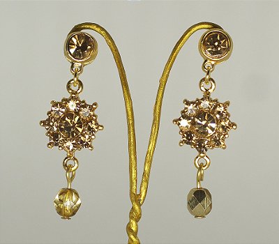 Brinco flor de strass base ouro