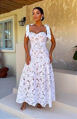 Vestido Branco Midi com Decote Coração Charming