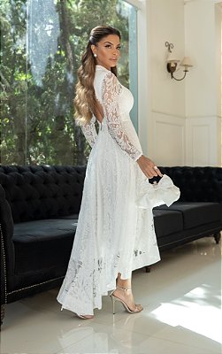 Vestido Mullet em Renda Off White com Gola Alta e Manga Longa Helena