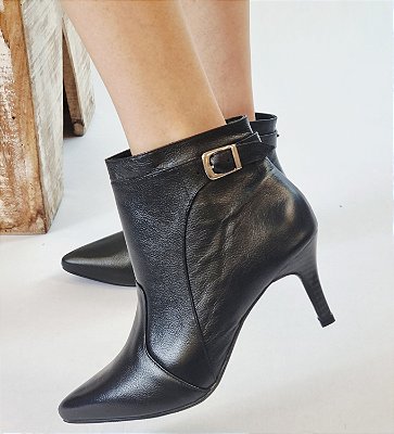 BOTA EM COURO 941699 PRETO / DETALHE FIVELA