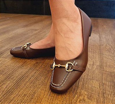 SAPATILHA 14672 MARROM / DETALHE EM COSTURA OFF WHITE E FIVELA DOURADA