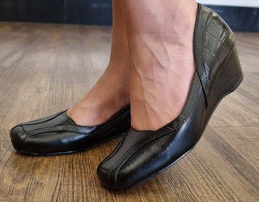 SCARPIN ANABELA  COURO 402910 PRETO / PRETO TEXTURIZADO