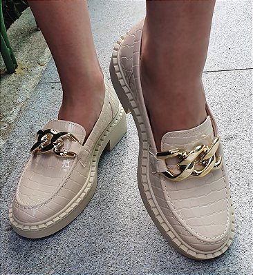 MOCASSIM 14713 AREIA TEXTURIZADO / CORRENTE DOURADA / CHARME E ESTILO PARA SEU DIA