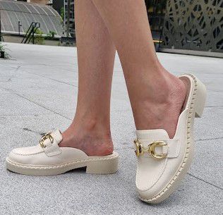 MULE MOCASSIM 515006 PEROLA / FIVELA DOURADA