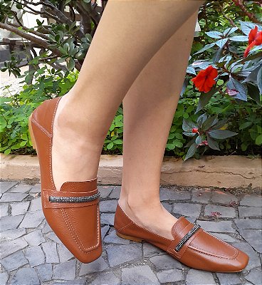 LOAFER EM COURO 79986 CARAMELO / PEDRAS CRISTAL ONIX