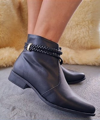 BOTA VIA UNO 708029 PRETO / DETALHES TRANÇA