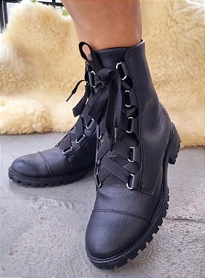 BOTA COTURNO 1130 PRETO / CADARÇO FITA LARGA
