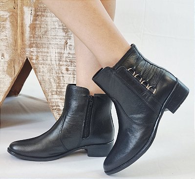 BOTA EM COURO 73031 PRETO / DETALHE EM METAL