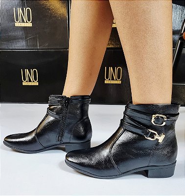 BOTA VIA UNO 827016 PRETA / FIVELA DE AJUSTE / SALTO BAIXO