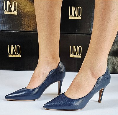 SCARPIN EM COURO 2022121 MARINHO / LATERAL DETALHES EM ONDAS