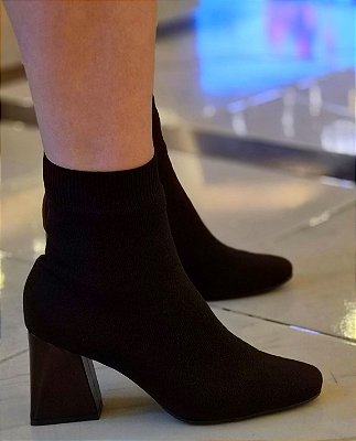 BOTA EM MALHA KNIT 2455058 MARROM / SALTO TRIANGULO
