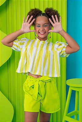 Conjunto  shorts e blusa verde neon
