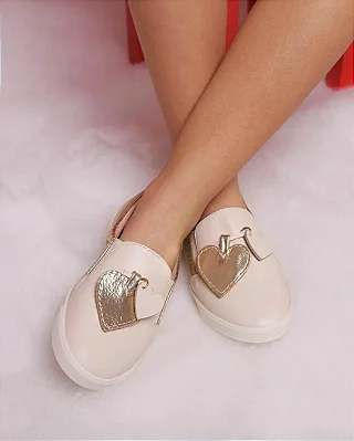 Tenis slip infantil  coração  bege