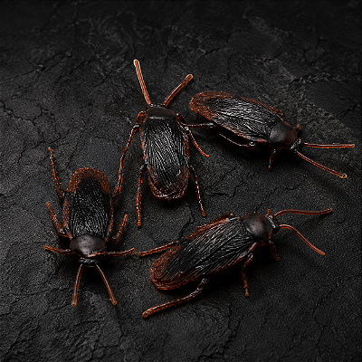 Barata de Plástico Falsa Realista Halloween – Kit com 12 Unidades