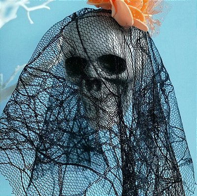 Crânio com Véu e Flor Halloween – 40cm - Enfeite Decorativo de Isopor