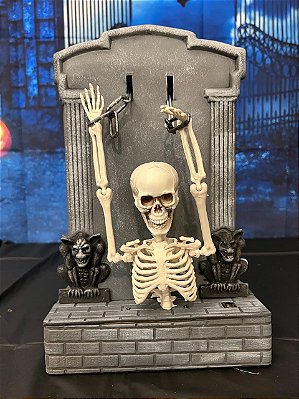 Enfeite Halloween Lápide com Som Luz e Movimento - 35cm