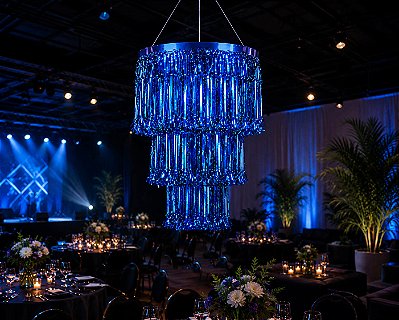 Enfeite De Teto Lustre Metalizado Grande Com Franja Azul - 80cm