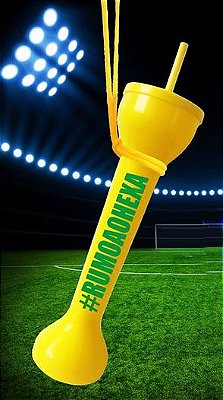 Copo do Brasil em Formato de Taça Amarelo 900ml – Com Canudo e Frases de Torcida - 1 Unidade