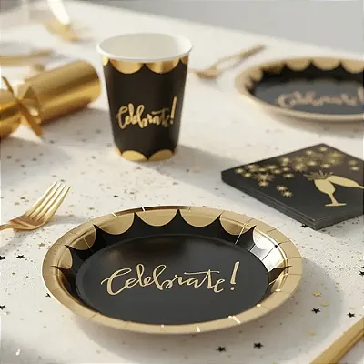 Prato de Papel Liso Celebrate 18cm - 10 Unidades