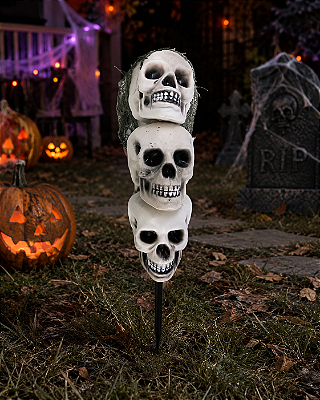 Crânios Empilhados no Espeto Halloween 30cm