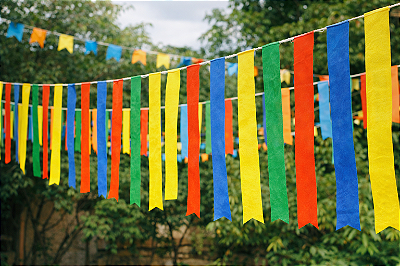 Bandeirola Plástica Costurada em Tiras – 10 Metros