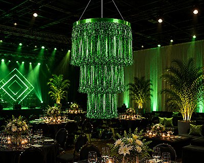Enfeite De Teto Lustre Metalizado Grande Com Franja Verde - 80cm