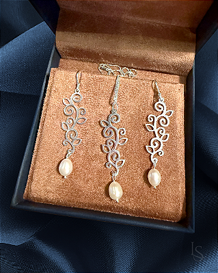 Brinco Arabesco Folhinha de Prata 950 e Perola de Água Doce