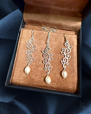 Pingente Arabesco Folhinha de prata 950 e Perola Cultivada